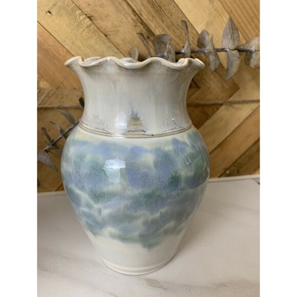 Studio ceramic pottery vase ruffled edge white blue signed 6.5” - Picture 1 of 12